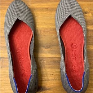 Charcoal Rothy Flats.